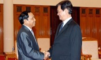 Premierminister Nguyen Tan Dung empfängt den laotischen Regierungsinspektor